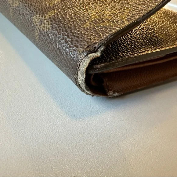 Louis Vuitton Wallet - Picture 10 of 11